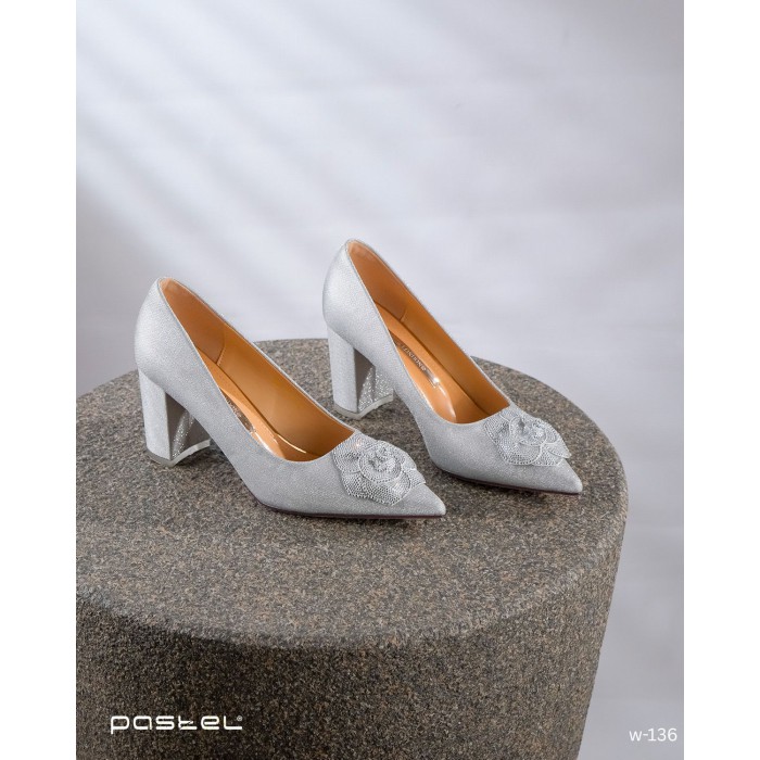 Women's heel shoes