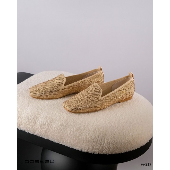 Women's flat shoes