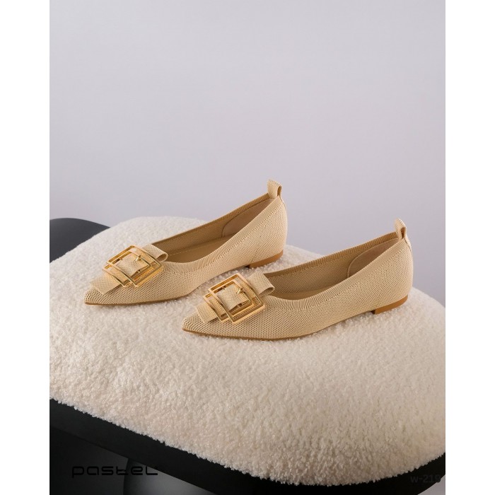 Women's flat shoes
