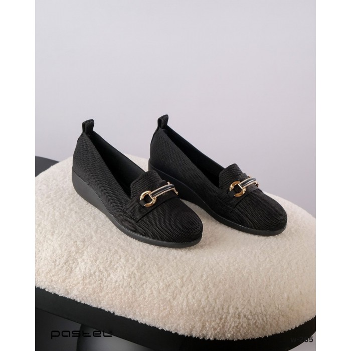 Women's flat shoes