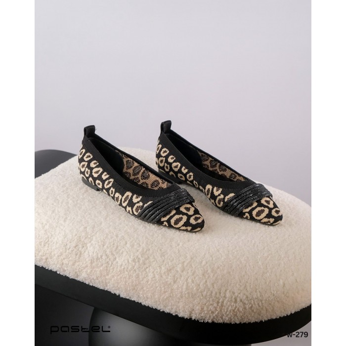 Women's flat shoes