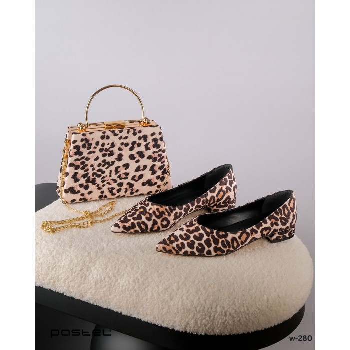 Women's flat shoes