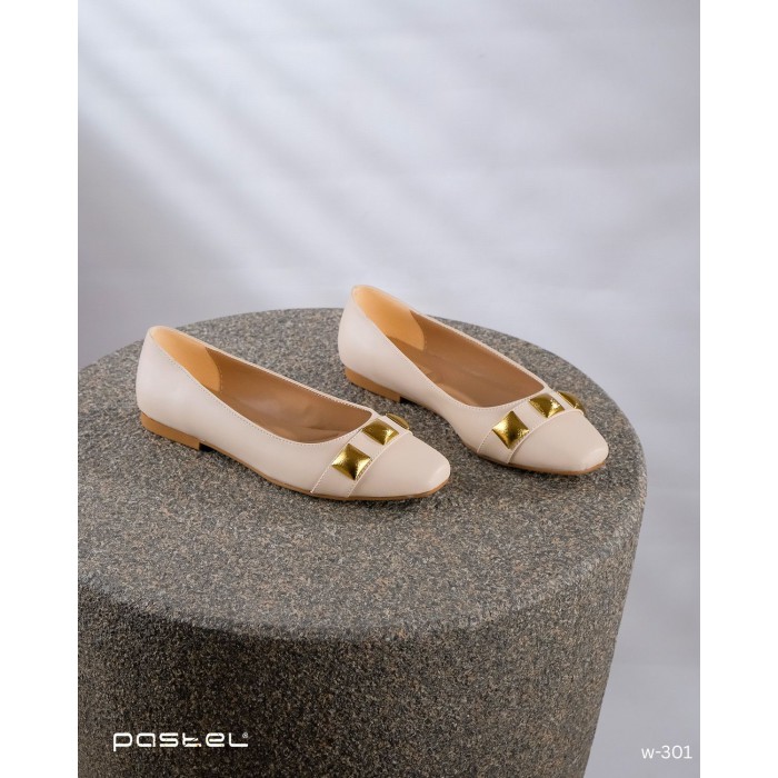 Women's flat shoes