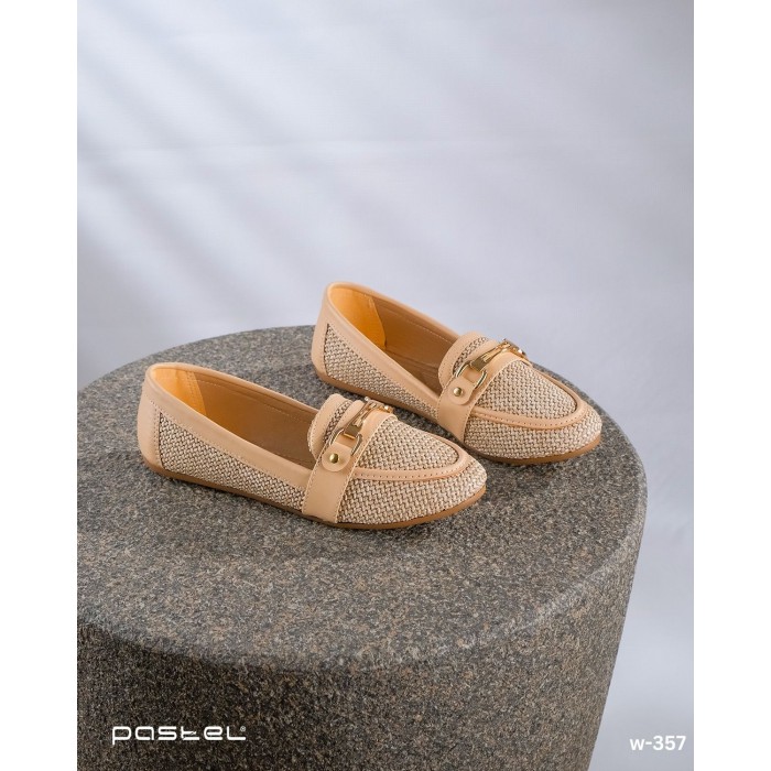 Women's flat shoes
