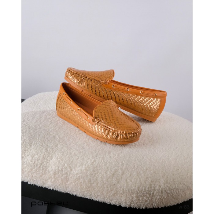 Women's flat shoes