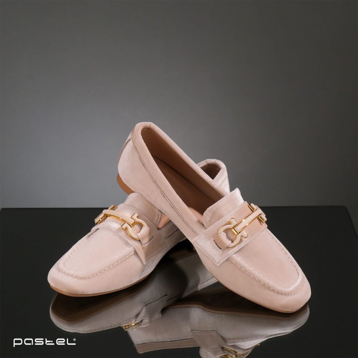 Women's flat shoes